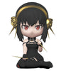 Figura hucha de Yor Forger de Spy x Family con atuendo negro y detalles dorados