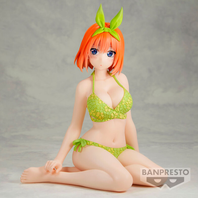 Figura de Yotsuba Nakano sentada con conjunto verde - 2