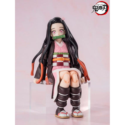 Figura articulada S.H.Figuarts de Nezuko Kamado con kimono rosa y bozal de bambú - 3