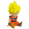 Hucha de Son Goku Super Saiyan sentado con uniforme naranja y azul