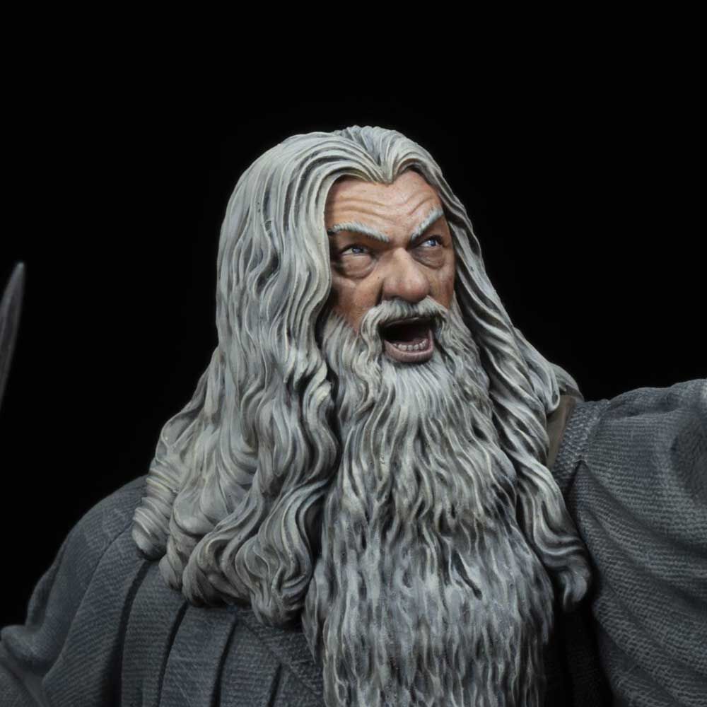 Figura de Gandalf en Moria con bastón y espada - 2