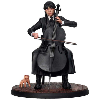 Figura de Miércoles tocando el violonchelo con Cosa