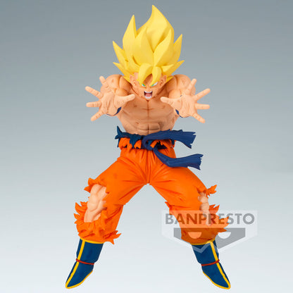 Figura de Son Goku Super Saiyan en pose de combate - 2