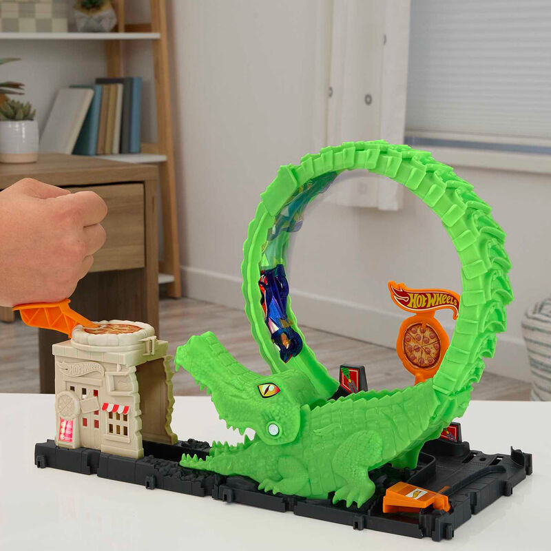 Pista Hot Wheels City con caimán, pizzería y coche 1:64 - 3