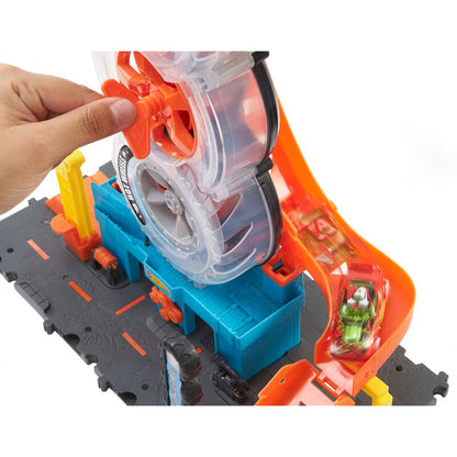 Conjunto Hot Wheels City Super Twist Tire Shop con torre de neumáticos y coche incluido - 5