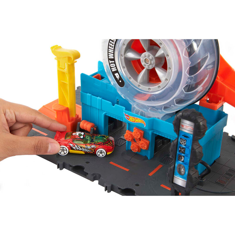 Conjunto Hot Wheels City Super Twist Tire Shop con torre de neumáticos y coche incluido - 6