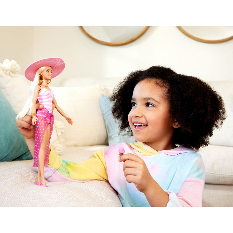 Muñeca Barbie Día en la Playa con bañador rosa y accesorios - 3