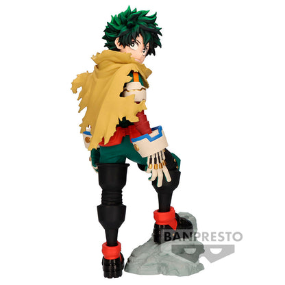 Figura de Izuku Midoriya Deku de My Hero Academia con capa amarilla