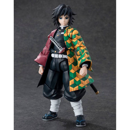 Figura S.H.Figuarts de Giyu Tomioka con haori geométrico y espada