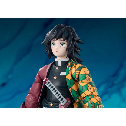 Figura S.H.Figuarts de Giyu Tomioka con haori geométrico y espada - 6