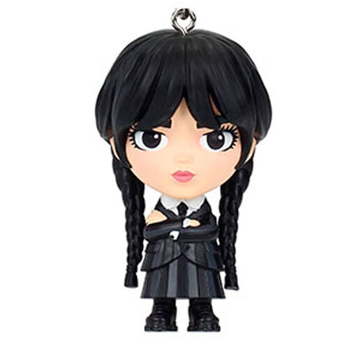 Llavero de Wednesday de PVC con trenzas y vestido negro