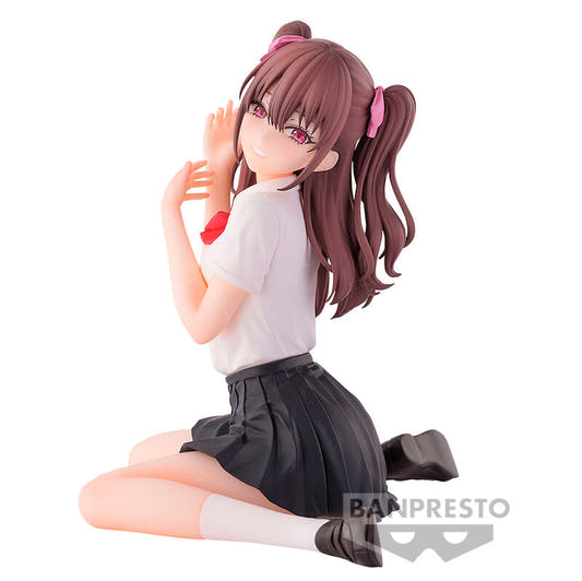 Figura de Makari Tachibana con uniforme y coletas rosas