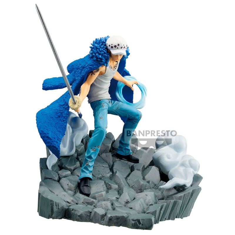 Figura de Trafalgar Law de One Piece con espada sobre base rocosa