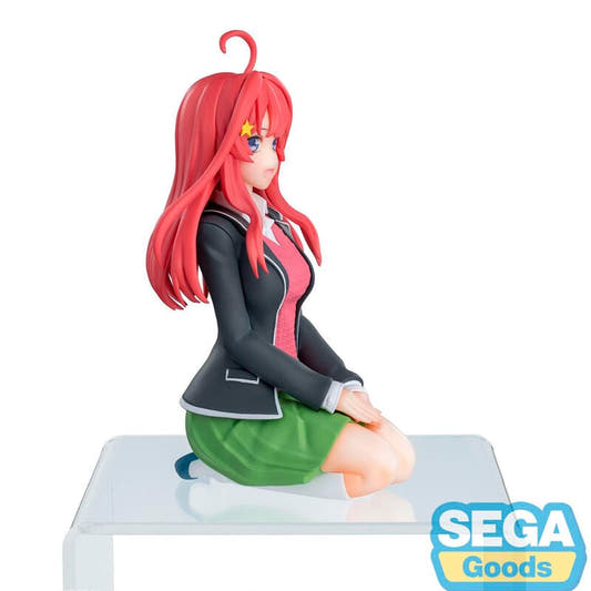 Figura sentada de Itsuki Nakano con cabello rojo y uniforme escolar - 4