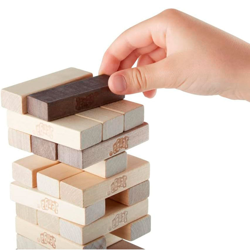 Juego Jenga Rustic de Hasbro con torre de bloques en tonos marrones - 4