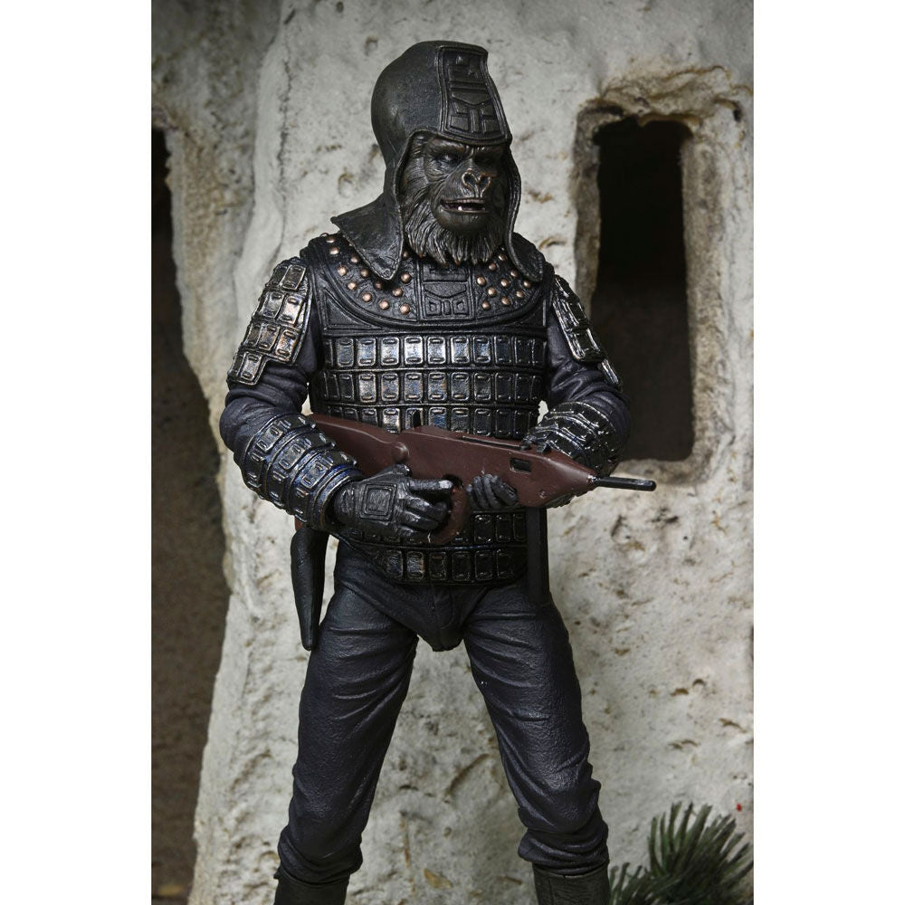 Figura articulada NECA de General Ursus con armadura y bláster - 4