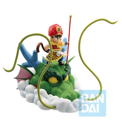 Figura de Son Gohan infantil sobre un dragón verde entre nubes - 2