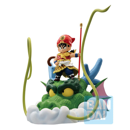 Figura de Son Gohan infantil sobre un dragón verde entre nubes - 4