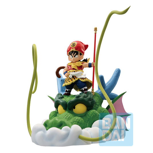 Figura de Son Gohan infantil sobre un dragón verde entre nubes - 4