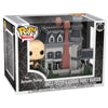 FUNKO POP Town de Uncle Fester junto a la mansión de The Addams Family