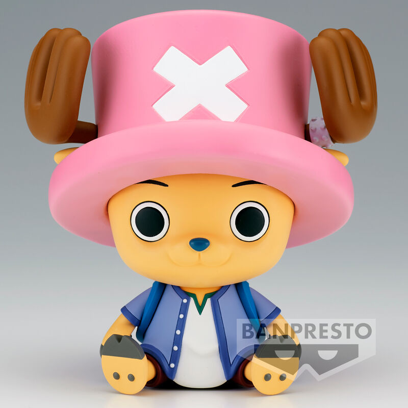Figura de Chopper de One Piece con gorra rosa y atuendo azul - 2