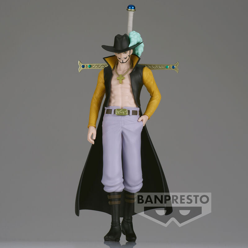 Figura de Dracule Mihawk de One Piece con sombrero, espada y capa - 2