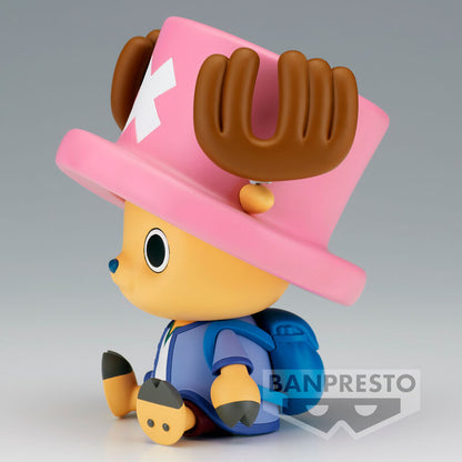 Figura de Chopper de One Piece con gorra rosa y atuendo azul - 3