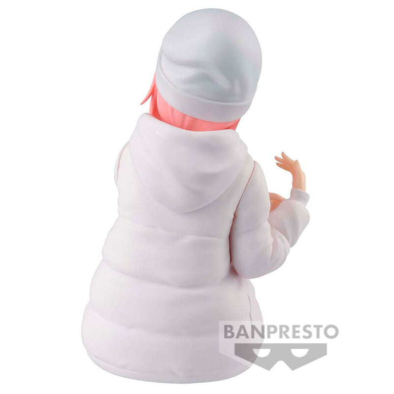 Figura de Nadeshiko Kagamihara sentada con abrigo blanco y zapatillas rojas - 4