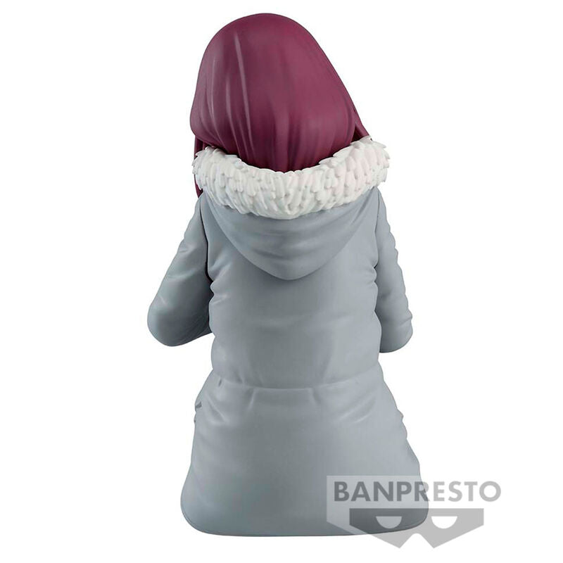 Figura de Ayano Toki de Laid-Back Camp sentada con abrigo gris - 4