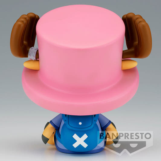 Figura de Chopper de One Piece con gorra rosa y atuendo azul - 4