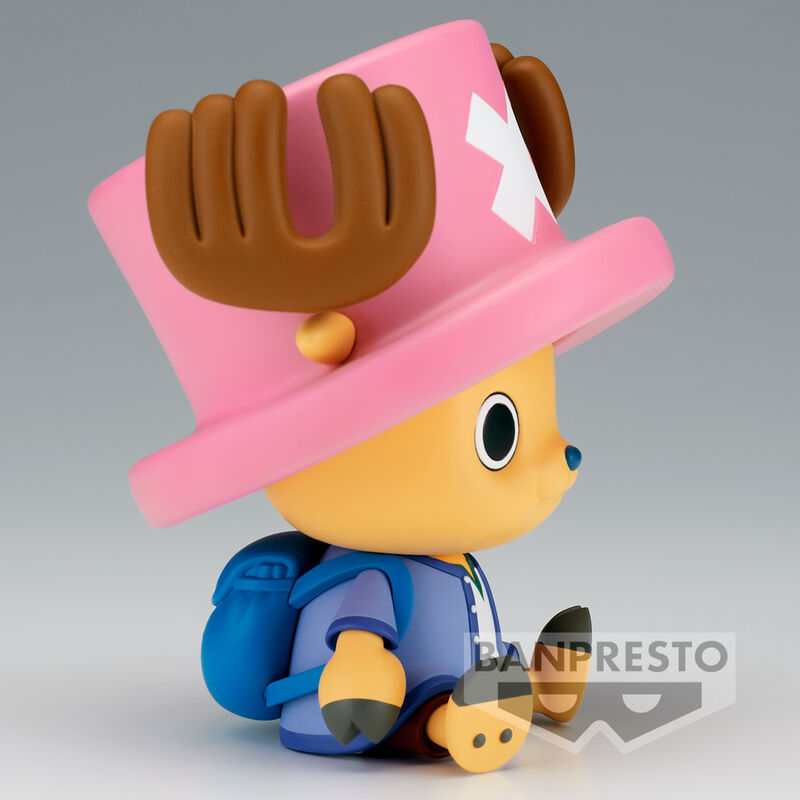 Figura de Chopper de One Piece con gorra rosa y atuendo azul - 5