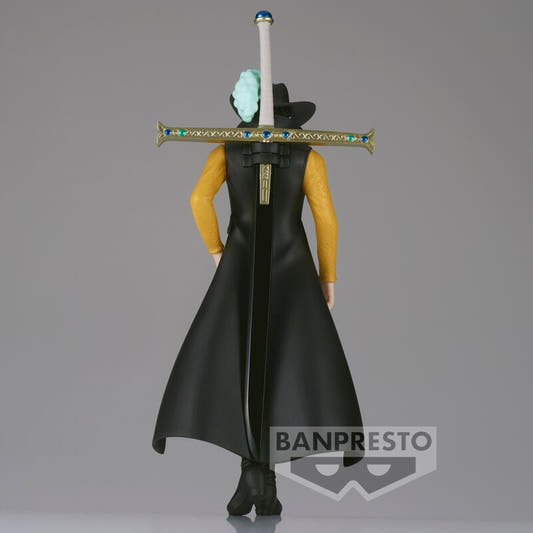 Figura de Dracule Mihawk de One Piece con sombrero, espada y capa - 5