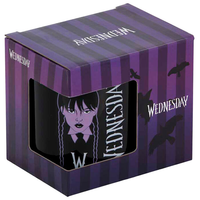 Taza negra y morada de Wednesday con ilustración de Miércoles y trenzas - 4