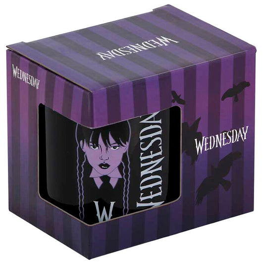 Taza negra y morada de Wednesday con ilustración de Miércoles y trenzas - 4