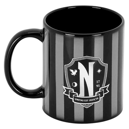 Taza negra y gris de Wednesday con escudo frontal - 2