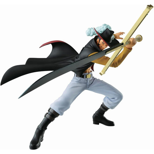Figura de Dracule Mihawk de One Piece con capa y espadas