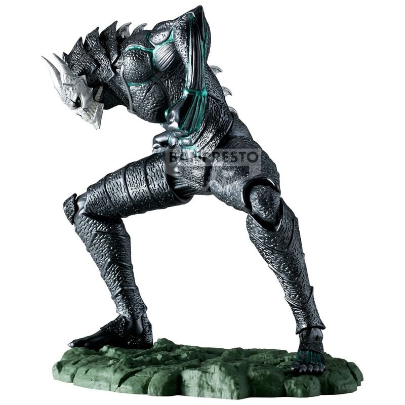 Figura Banpresto de Kaiju No. 8 metalizado sobre base rocosa