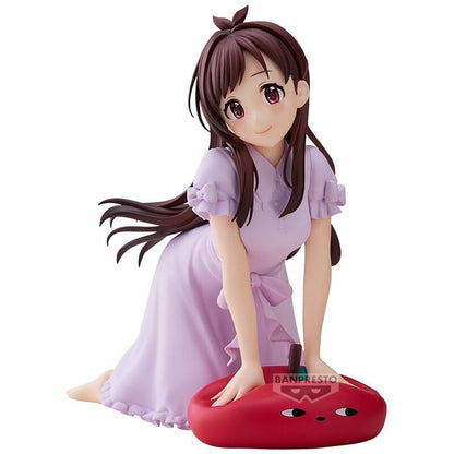 Figura Banpresto de Akari Tsujino con vestido lavanda y cojín rojo