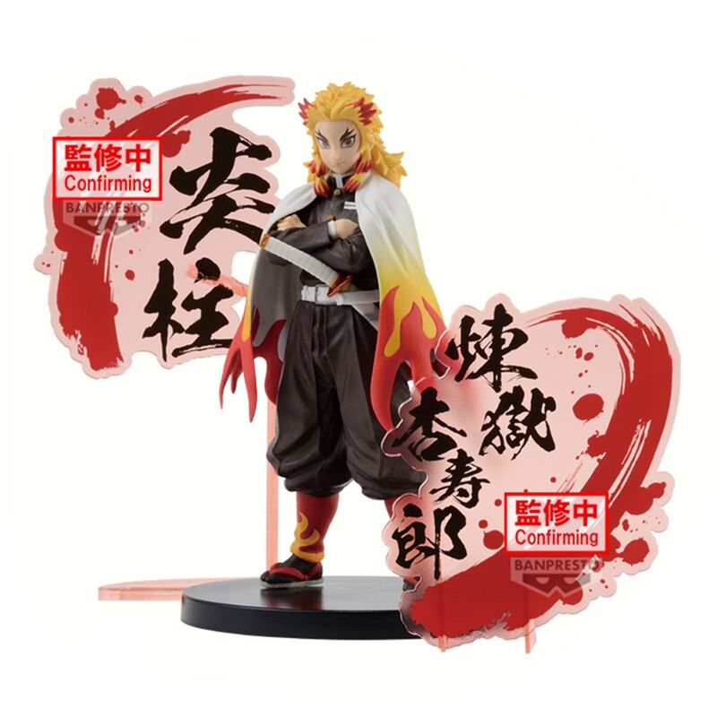 Figura de Kyojuro Rengoku de Demon Slayer con haori de llamas sobre base negra