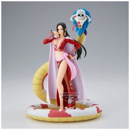 Figura de Boa Hancock de One Piece con capa rosa y serpiente - 2