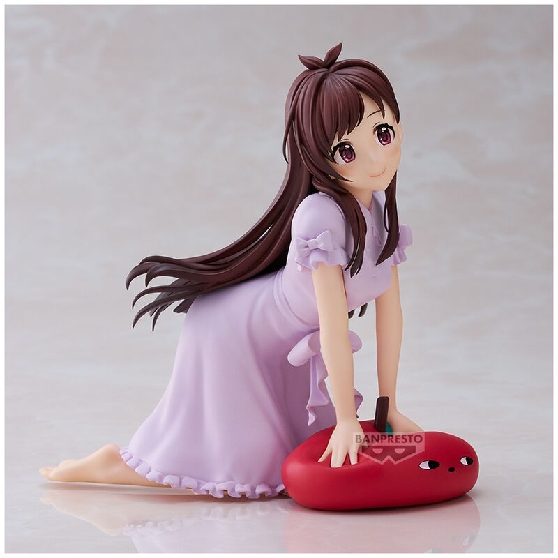 Figura Banpresto de Akari Tsujino con vestido lavanda y cojín rojo - 3