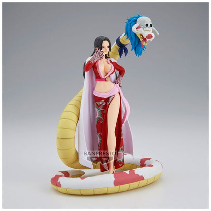 Figura de Boa Hancock de One Piece con capa rosa y serpiente - 3