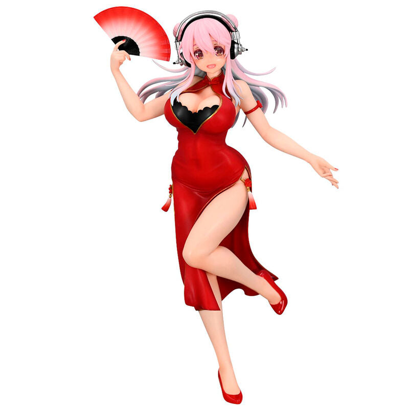Figura Super Sonico China Dress de FURYU con vestido rojo y abanico