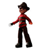 Figura parlante de Freddy Krueger con sombrero y guante de cuchillas