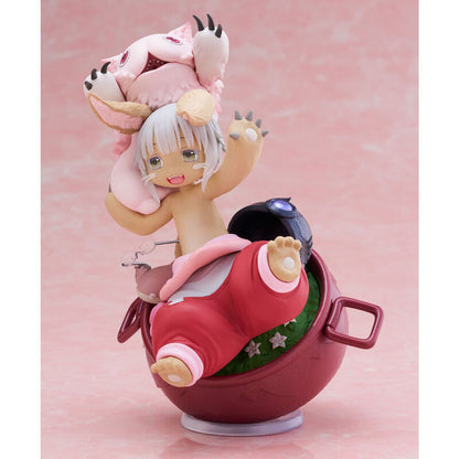 Figura de Nanachi de Made in Abyss con personaje rosa sobre la cabeza - 2