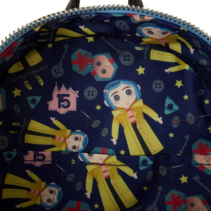 Mochila Loungefly de Coraline con diseño de muñeca y chaqueta dorada - 5