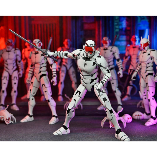 Figura articulada NECA Synja Patrol Bot de The Last Ronin con accesorios - 4