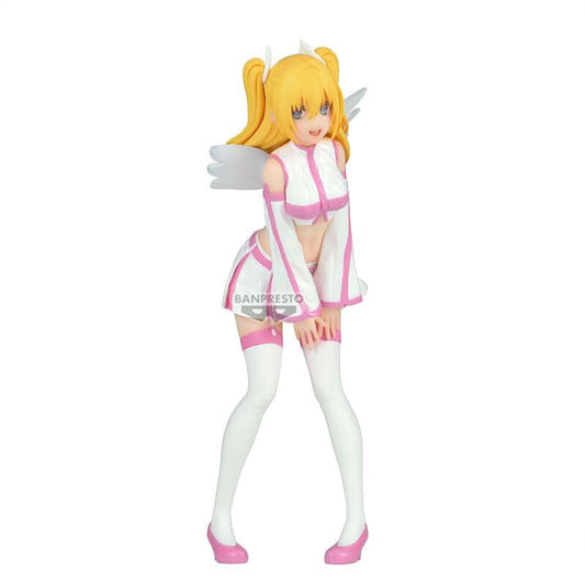 Figura de Liliel con alas blancas y traje rosa y blanco