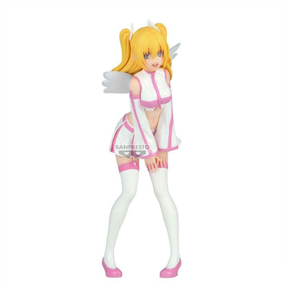Figura de Liliel con alas blancas y traje rosa y blanco