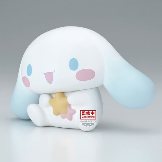 Figura Cinnamoroll Softmates de BANPRESTO sentado con orejas azul claro - 4